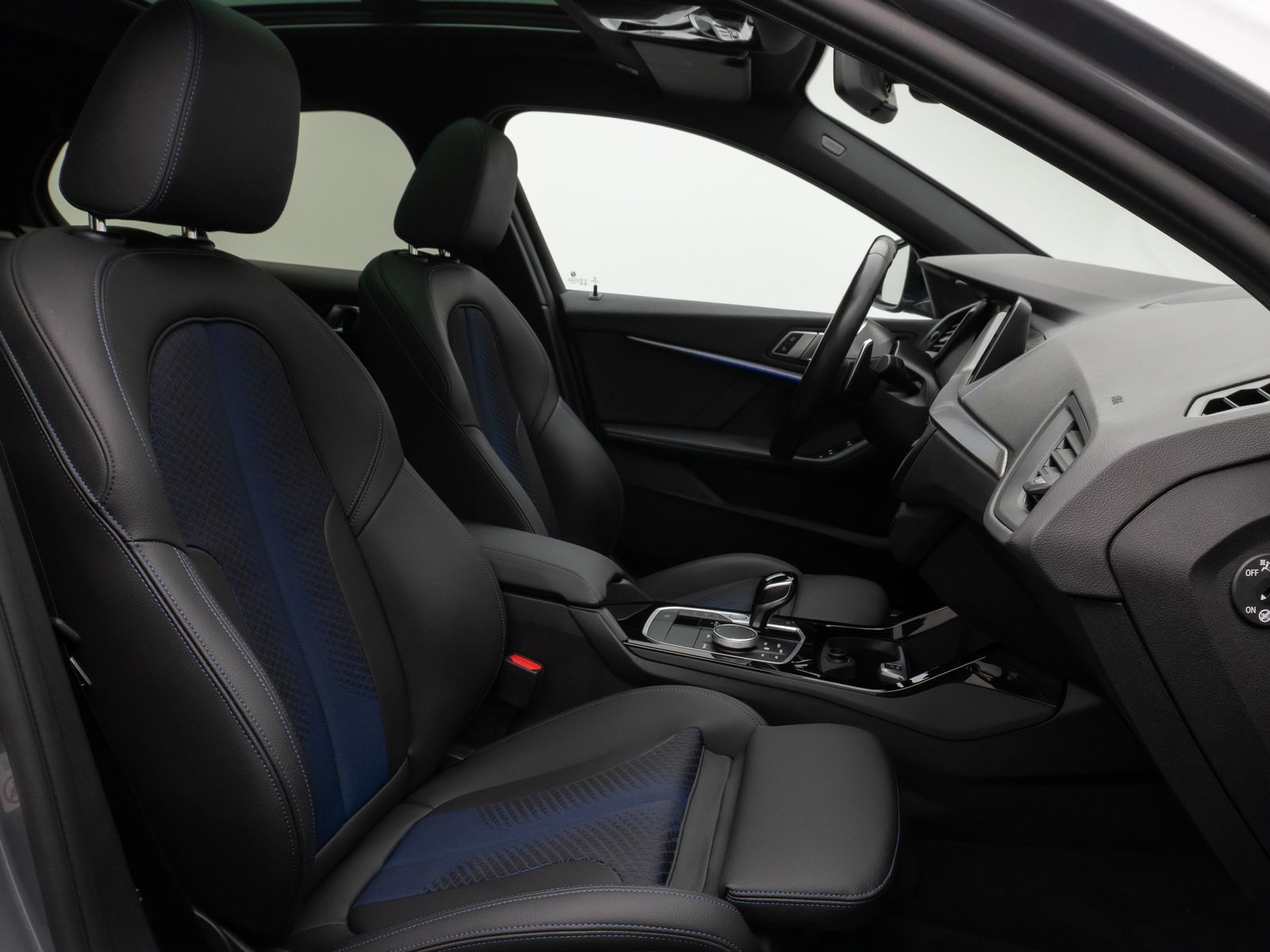 Fahrzeugabbildung BMW 120i M Sport Panorama DAB HiFi Fernlichta 18Zoll