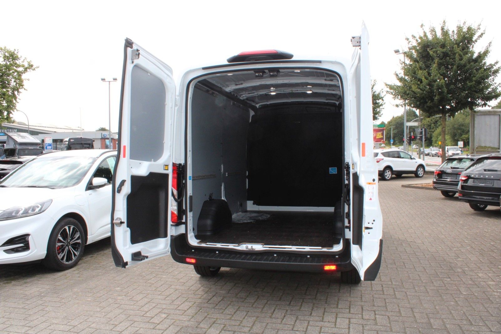 Fahrzeugabbildung Ford Transit 330 L2 TREND Kasten KLIMA AHK