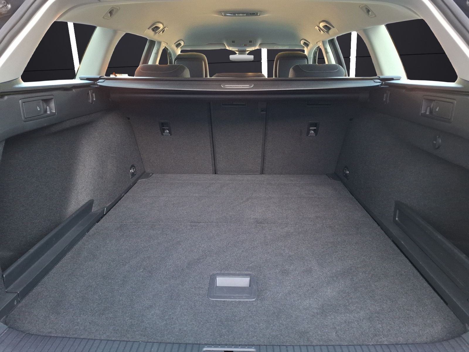 Fahrzeugabbildung Volkswagen Passat Variant TSI Business DSG Matrix Navi ACC