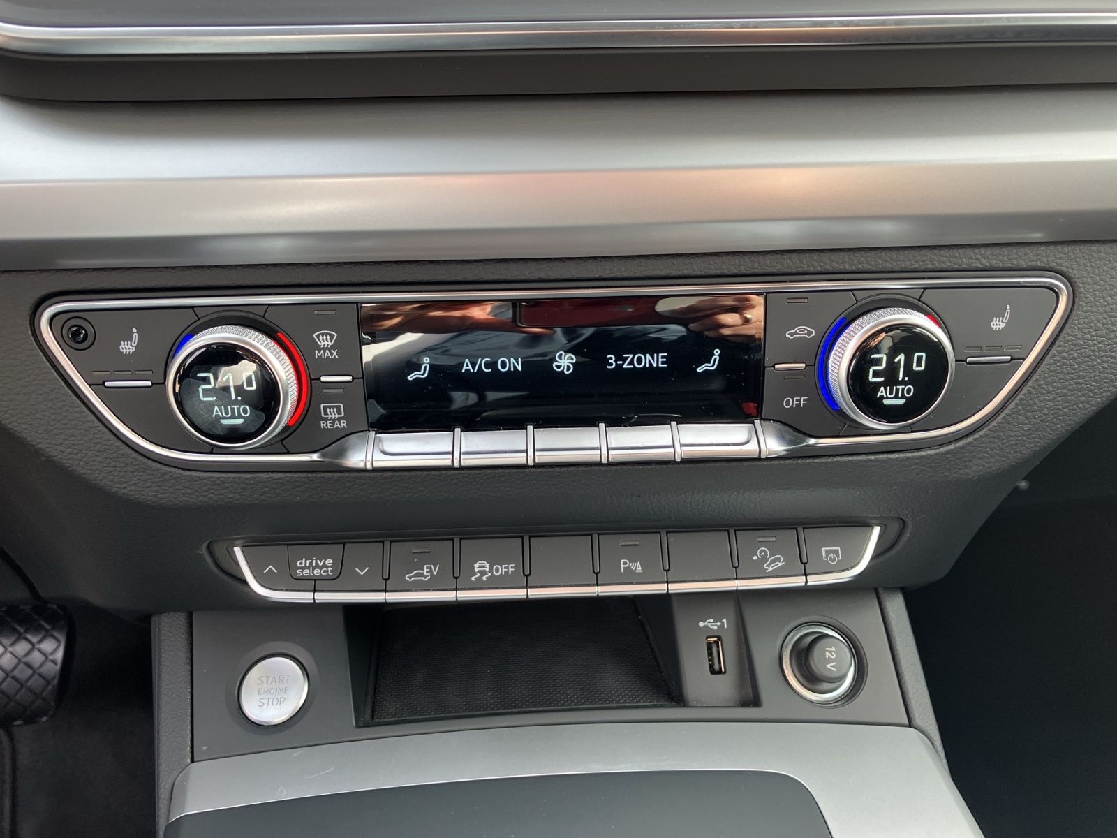 Fahrzeugabbildung Audi Q5 50 TFSI e quattro Matrix AHK RFK ACC SHZ