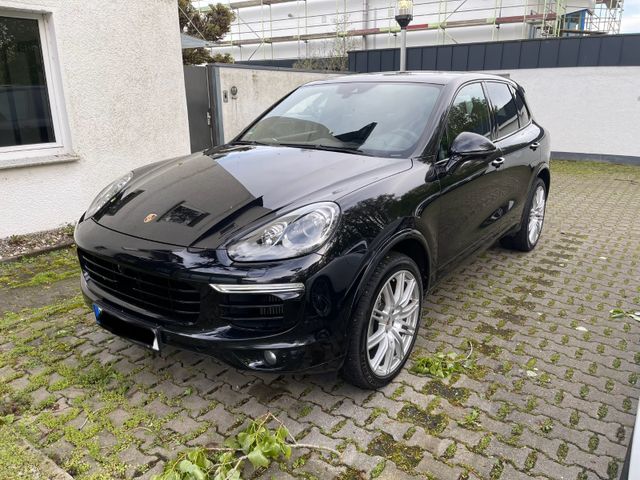 Porsche Cayenne S Diesel PANO / AHK /ACC / BOSE / NAVI