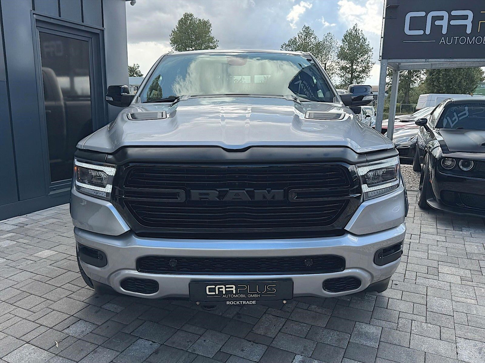 Fahrzeugabbildung Dodge RAM 5.7 V8 HEMI NightEdition OFFROAD CrewCab 4x4