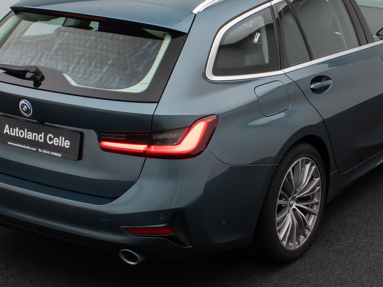 Fahrzeugabbildung BMW 320d Sport Line Kamera Laser HUD DAB HiFi Komfor