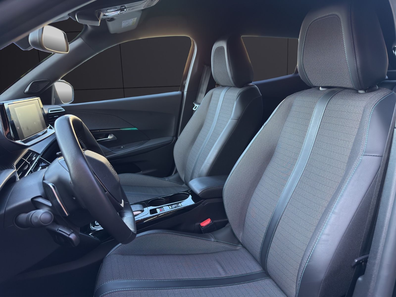 Fahrzeugabbildung Peugeot 2008 Allure 1.5 *CarPlay*SitzHZ*Navi*Kamera*