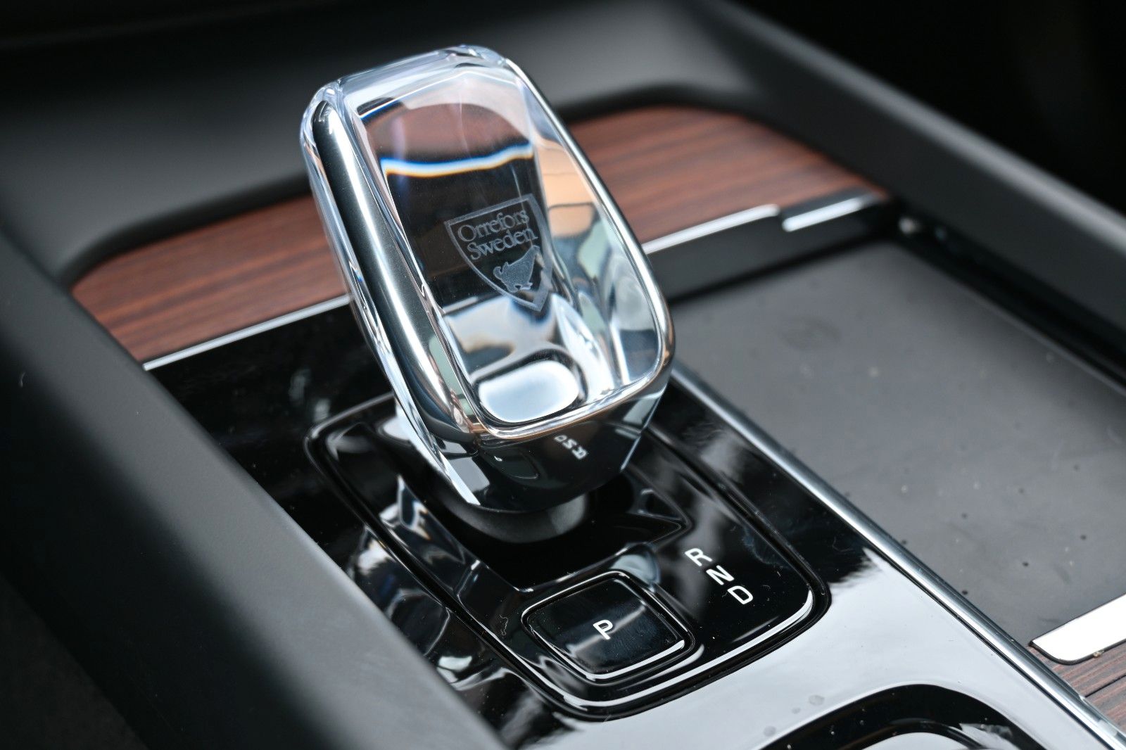 Fahrzeugabbildung Volvo XC60 B4 D AWD Ultimate Dark*STDHZG*360°*LUFT*ACC