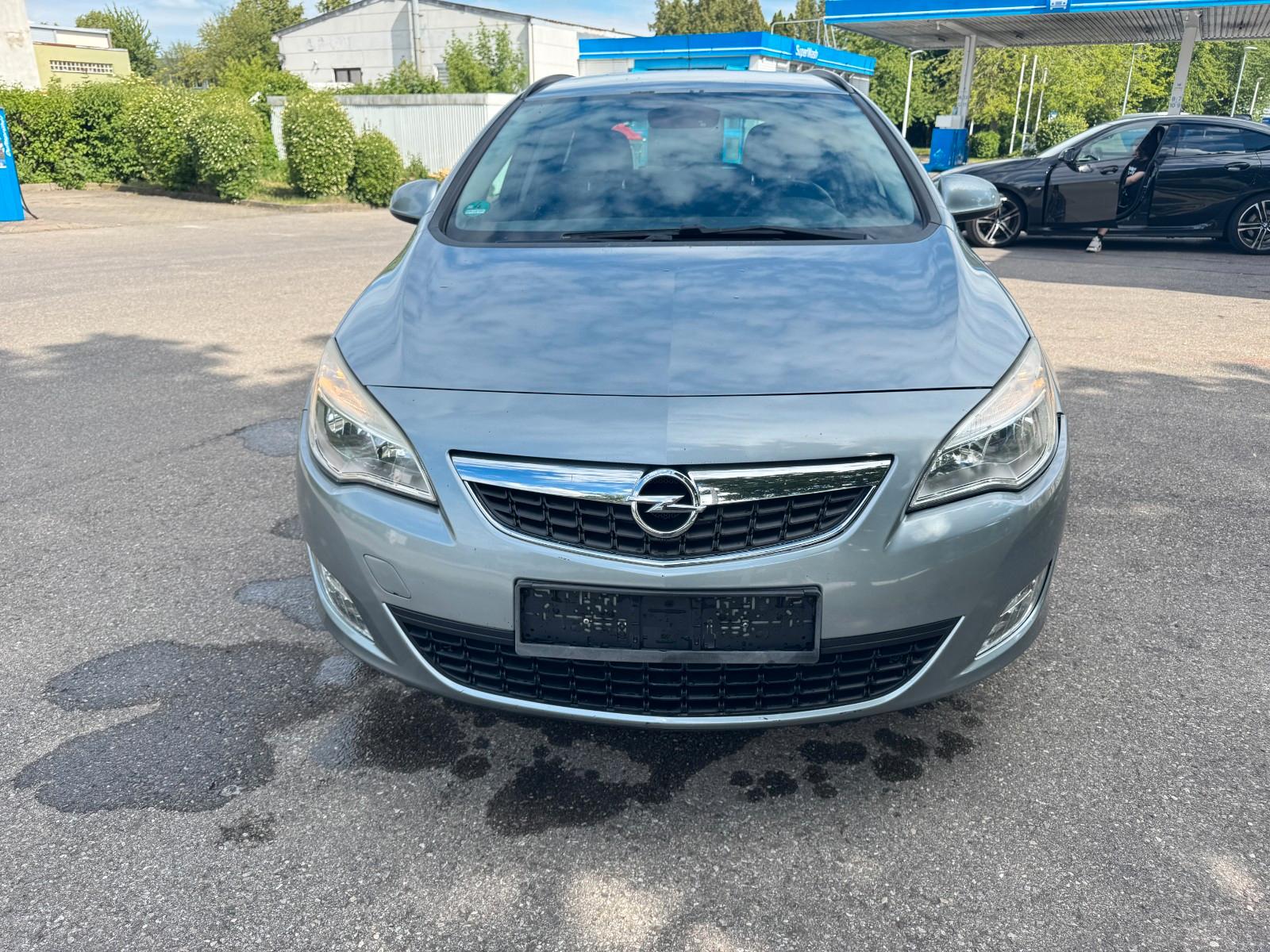 Opel Astra J Sports Tourer Design Edition