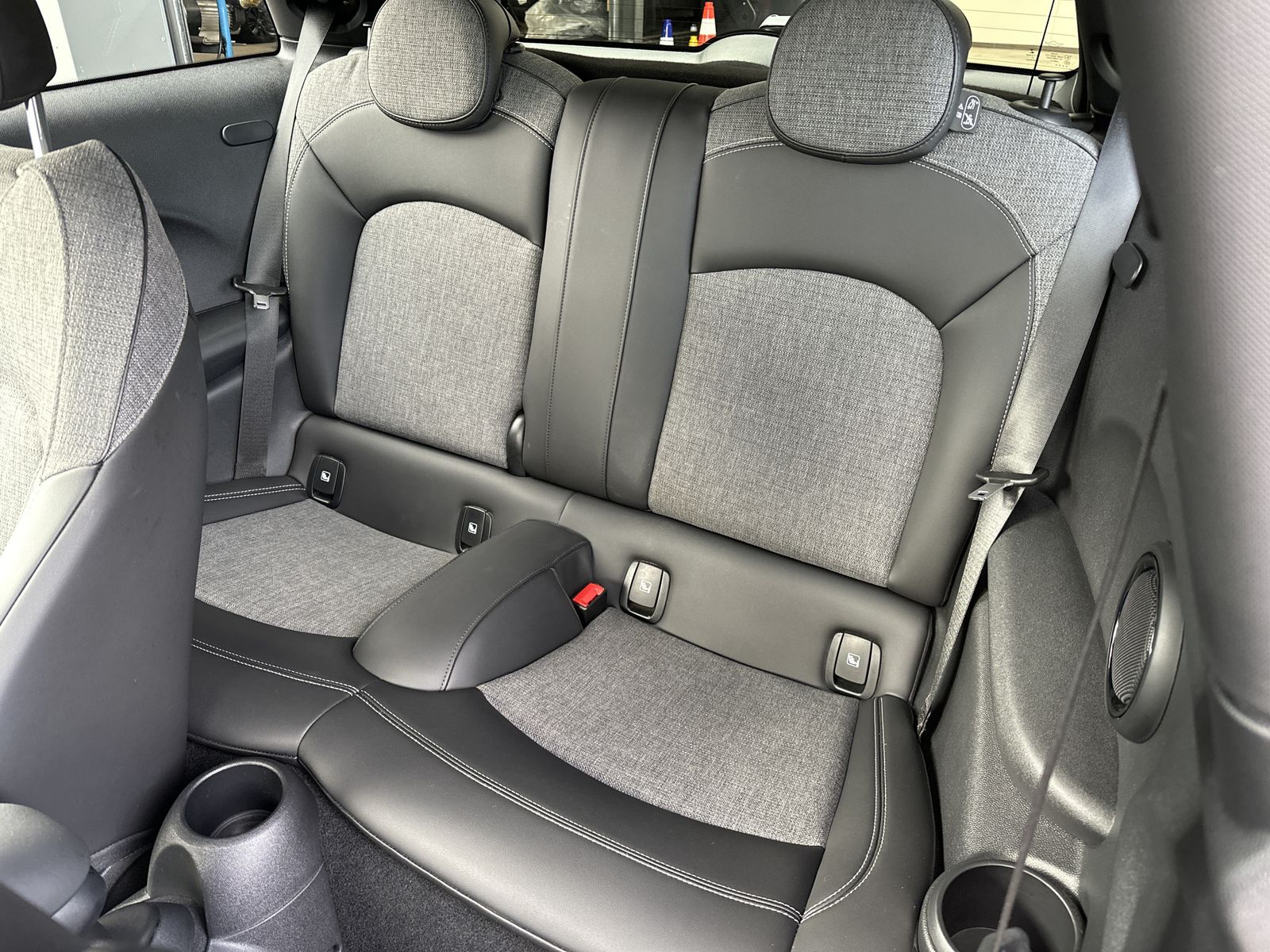 Fahrzeugabbildung MINI Cooper Classic Trim Black Ext. NAV+LED+KAM+CARPL