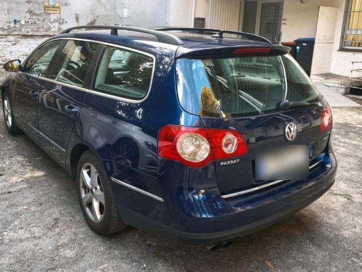 Volkswagen Passat 2010 — interior