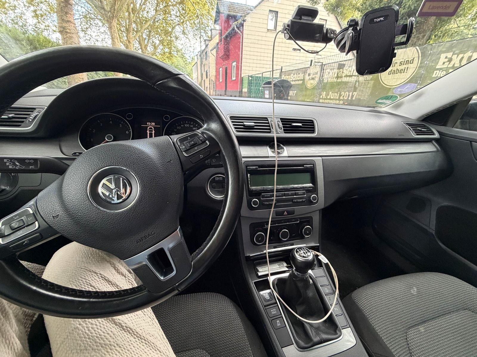 Volkswagen Passat 2011 — photo 7