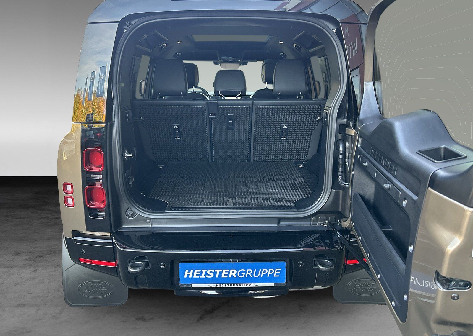 Land Rover Defender 3.0 D300  X-Dynamic HSE +AHK +PANORAMAD foto 11
