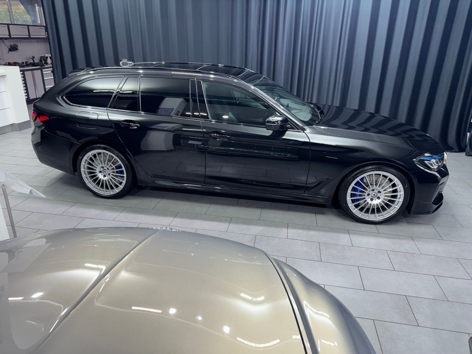 Fahrzeugabbildung ALPINA B5 4.4 Touring|LASER|PANO|HEAD-UP|VOLL