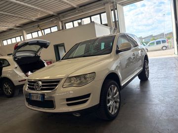 Volkswagen Touareg - 1