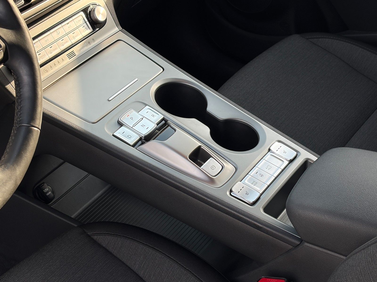 Fahrzeugabbildung Hyundai KONA E Select SHZ LHZ ACC LKA LFA Navi CarPlay