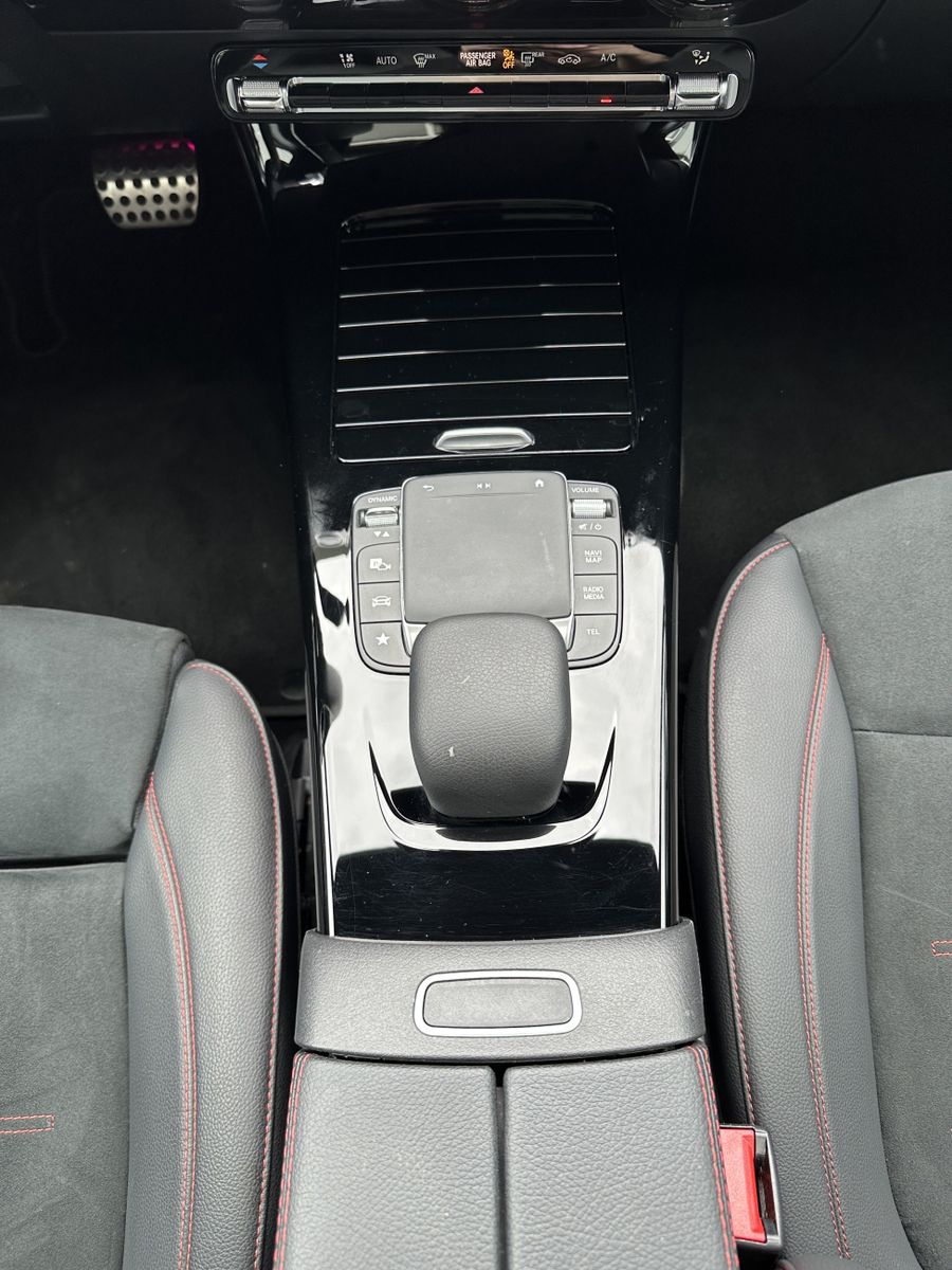 Fahrzeugabbildung Mercedes-Benz A 180 AMG-Line NAV+LED+PANORAMA+SHZ+NIGHT+19ZOLL