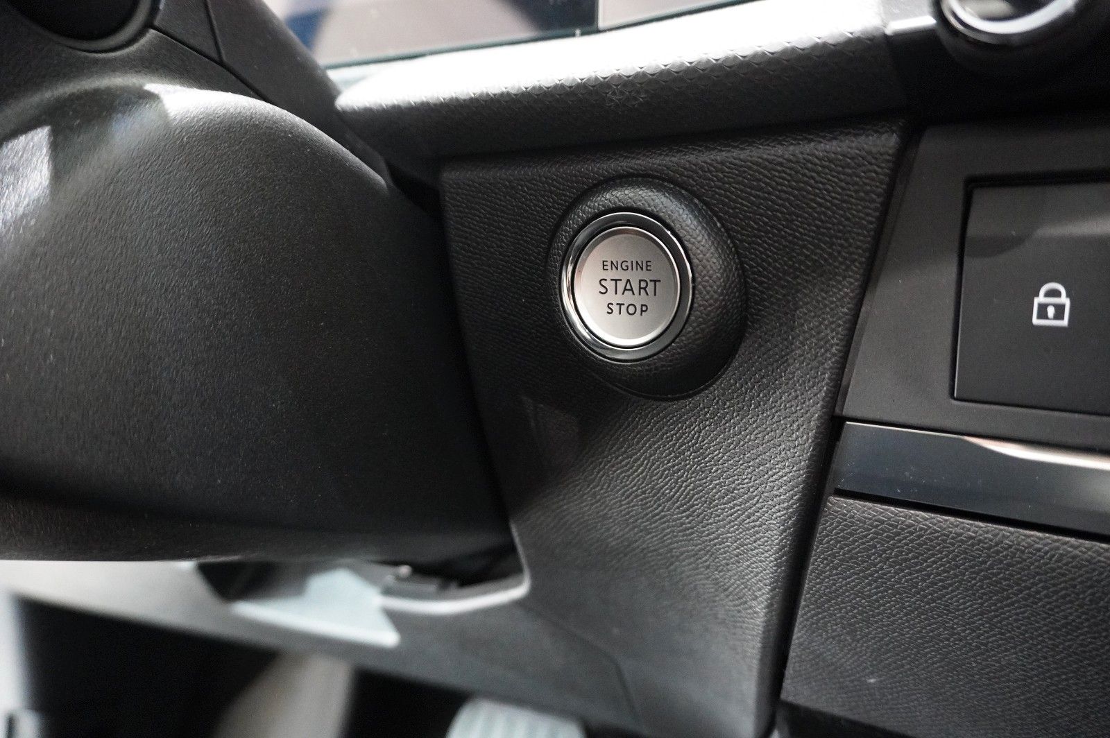 Fahrzeugabbildung Opel Astra L ST 1.2T GS SPORT NAVI/LED/360°/PANO./HUD