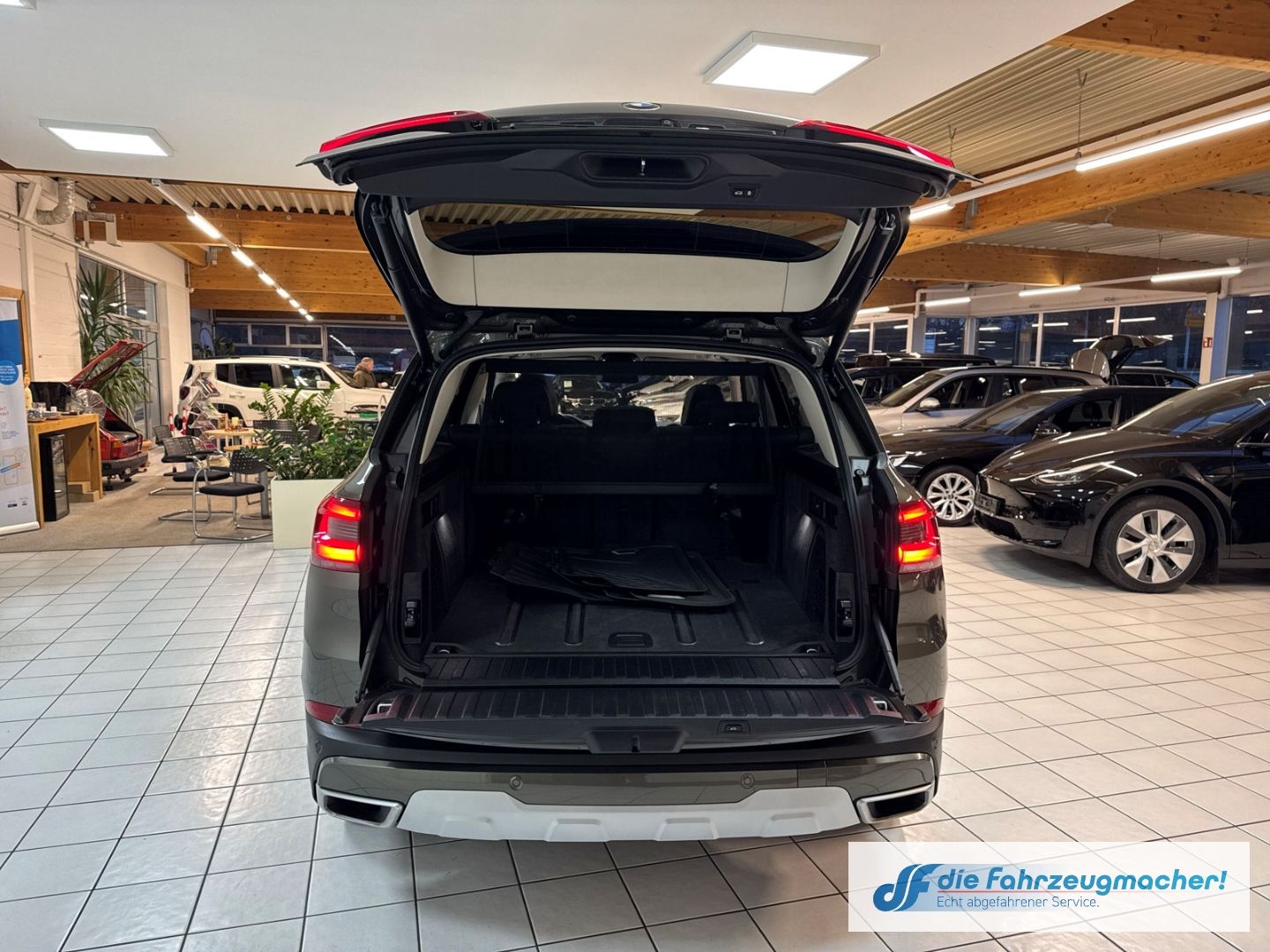 Fahrzeugabbildung BMW X5 xDrive 30d xLine M-Paket Laserlicht HUD Stand