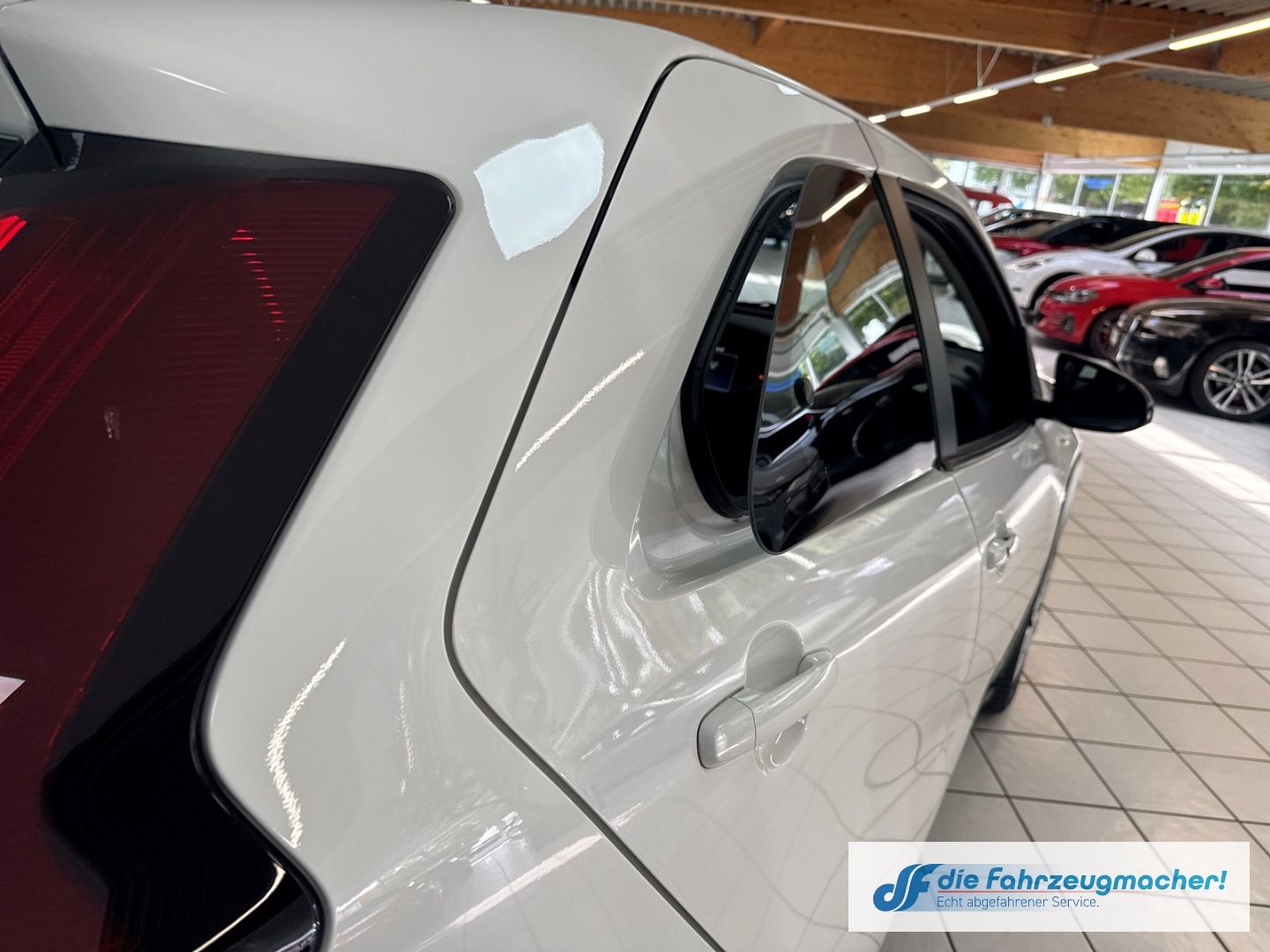 Fahrzeugabbildung Toyota Aygo X Play Apple CarPlay Android Auto Mehrzonen