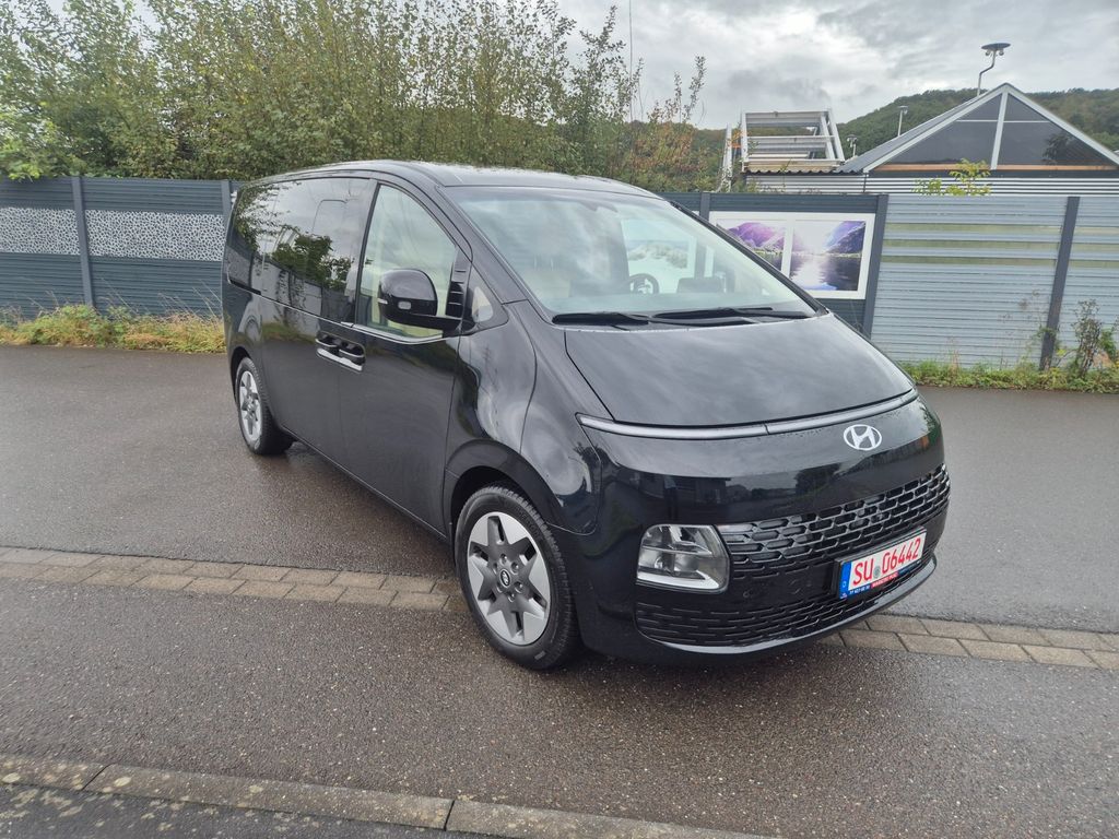 Image of Hyundai STARIA