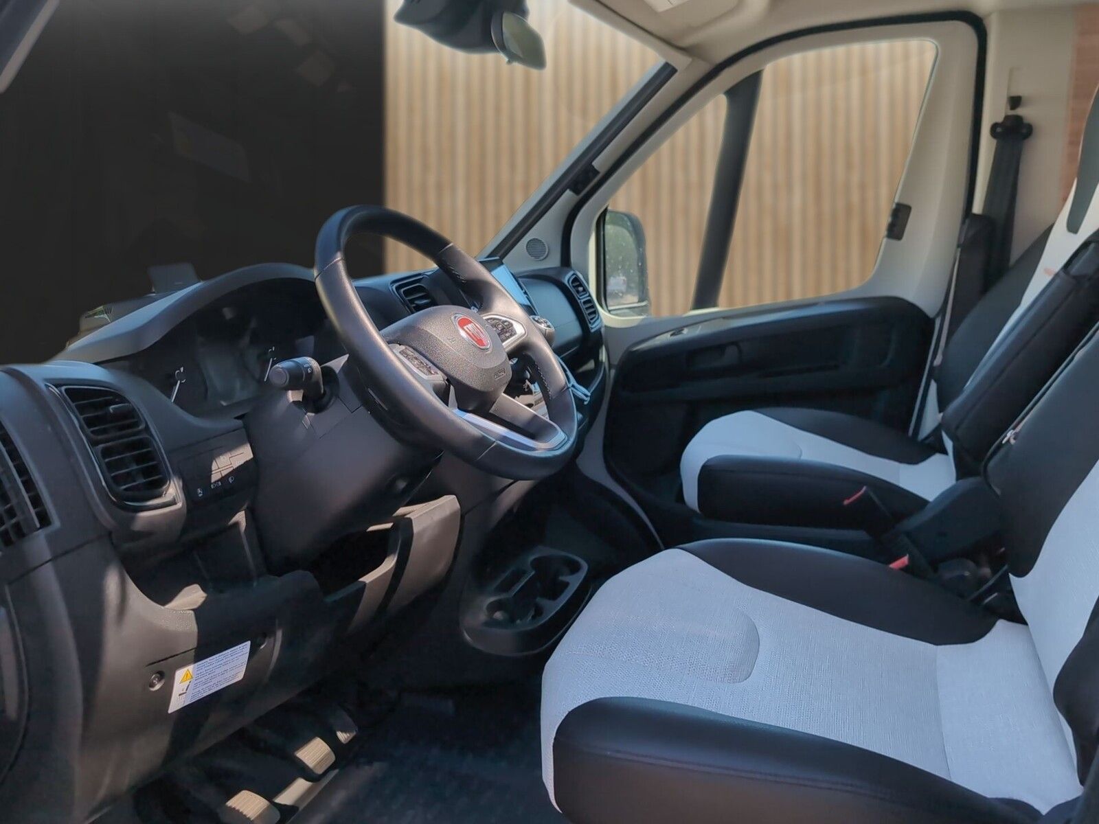 Fahrzeugabbildung Weinsberg CaraCompact EDITION PEPPER 600 MEG Markise, TV