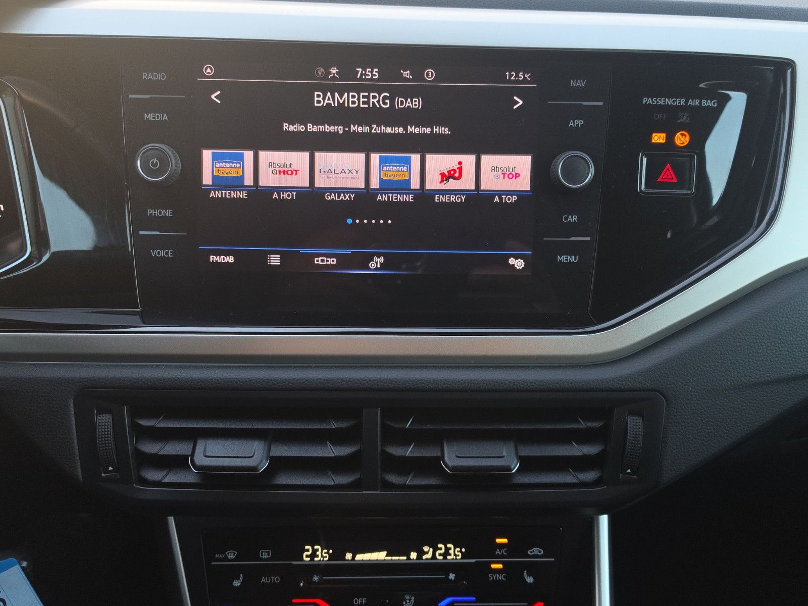 Fahrzeugabbildung Volkswagen Taigo Move AUS 1.HAND APP TEMPOMAT SHZ PDC