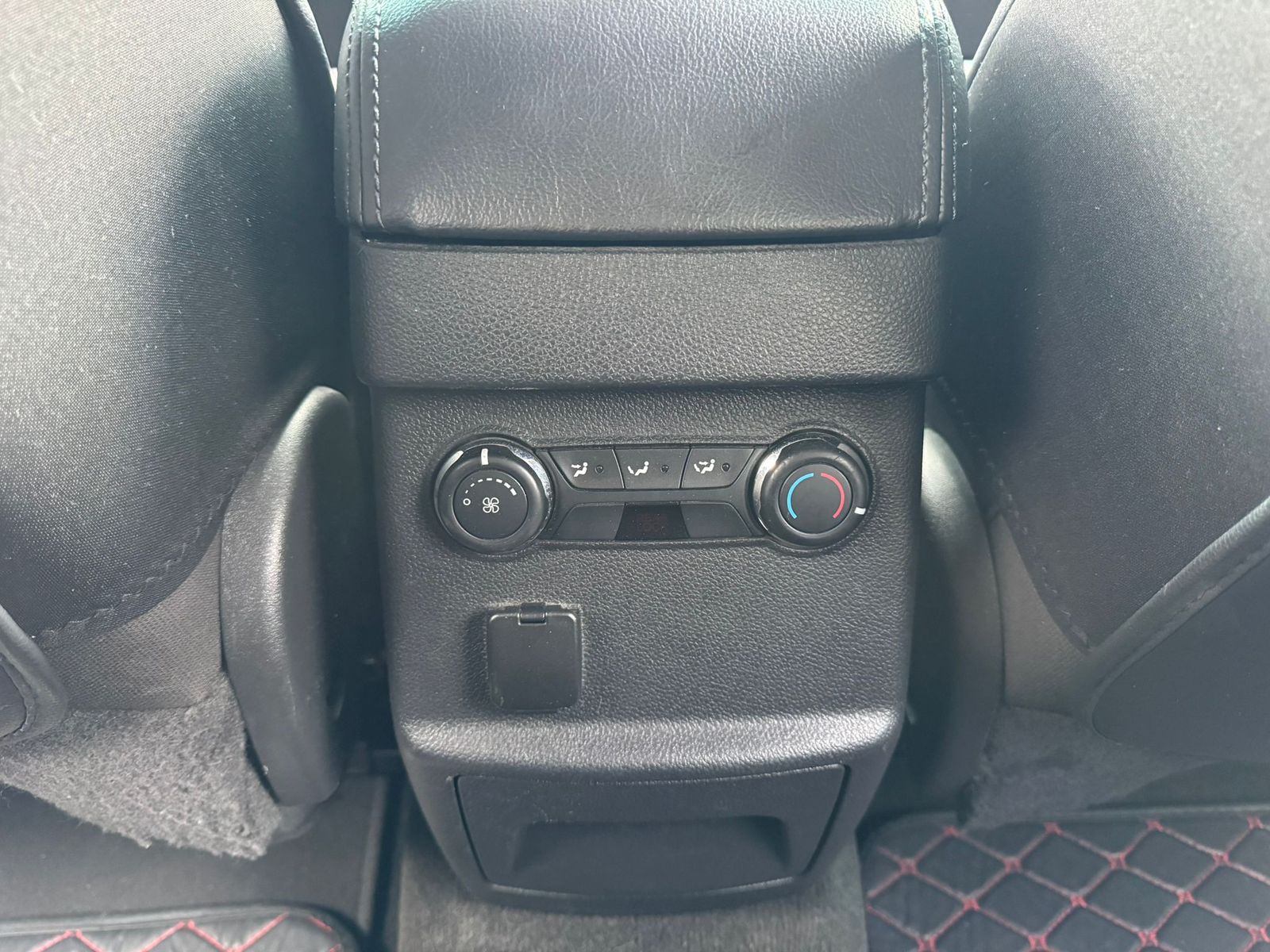 Fahrzeugabbildung Ford Explorer 3,5L 7 SitzerTEMP*KAMERA*PDC*KLIMA