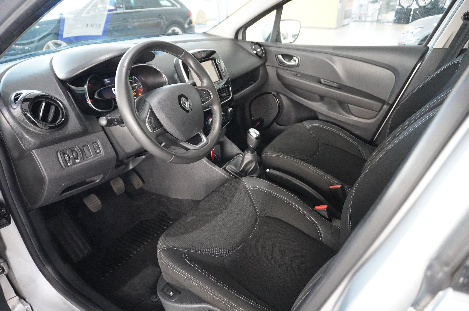 Fahrzeugabbildung Renault Clio IV 0.9 TCE LIM. ENERGY LED/SHZ/PDC/TEMP/DAB