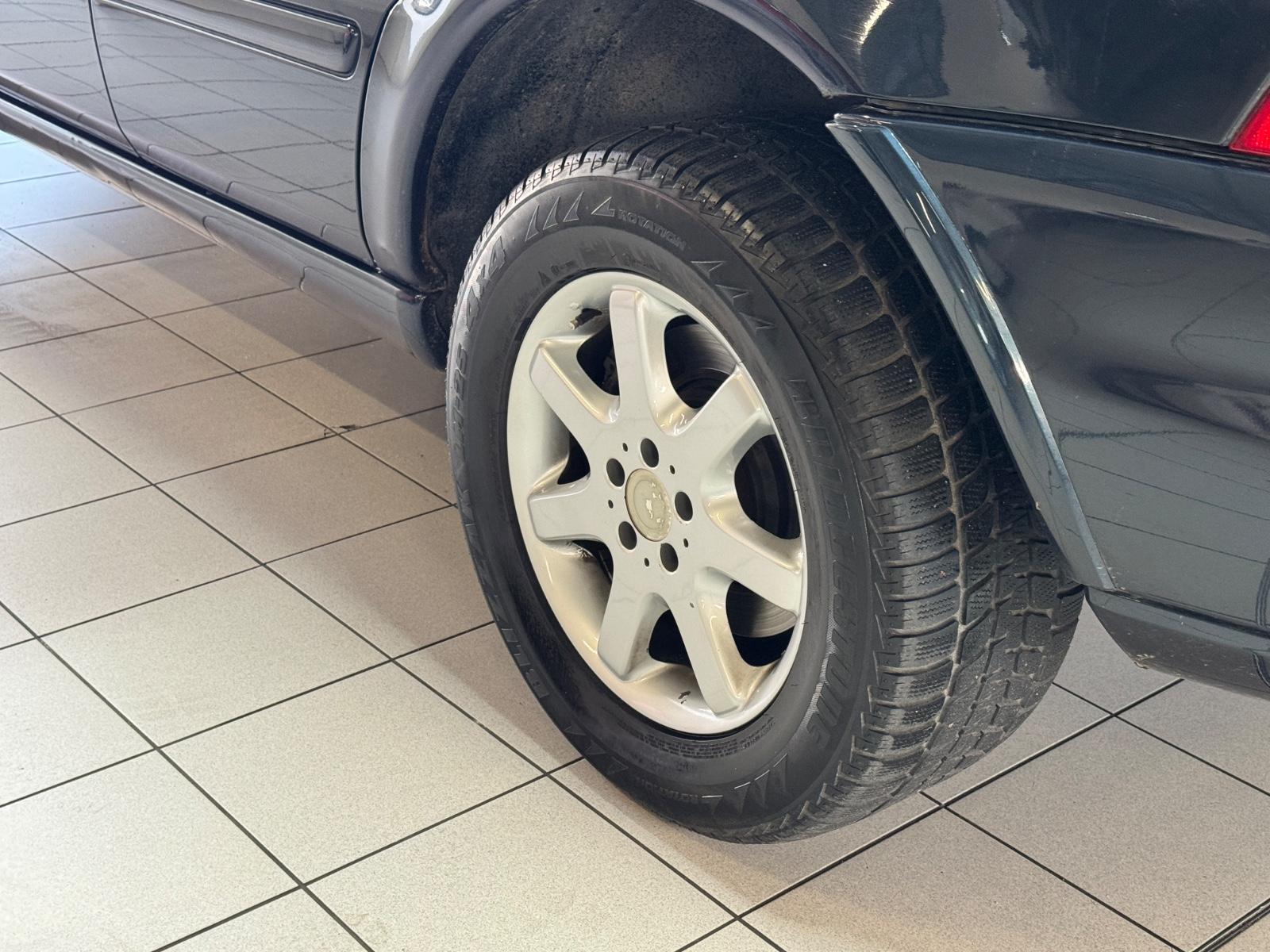 Mercedes-Benz ML350 2004 — photo 14