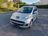 Peugeot 107 Filou Inspektion tüv neu - silberne Peugeot 107