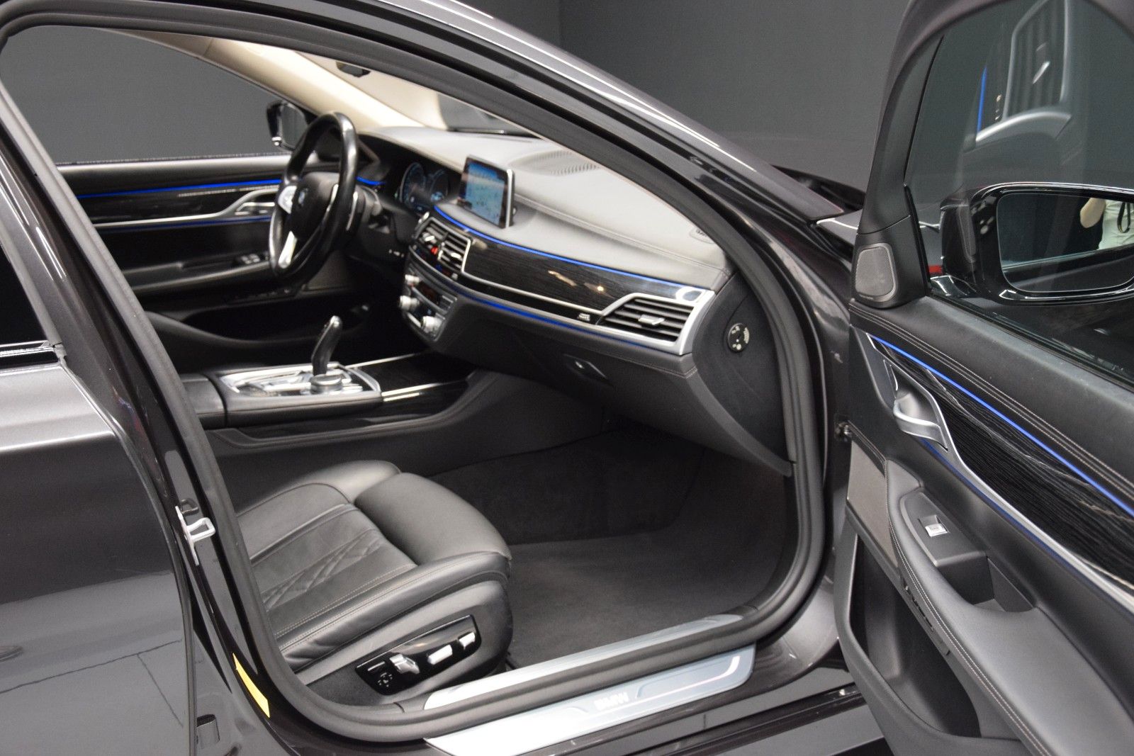 Fahrzeugabbildung BMW 750 d xDrive HuD Leder ACC Massage H&k Laser Kam