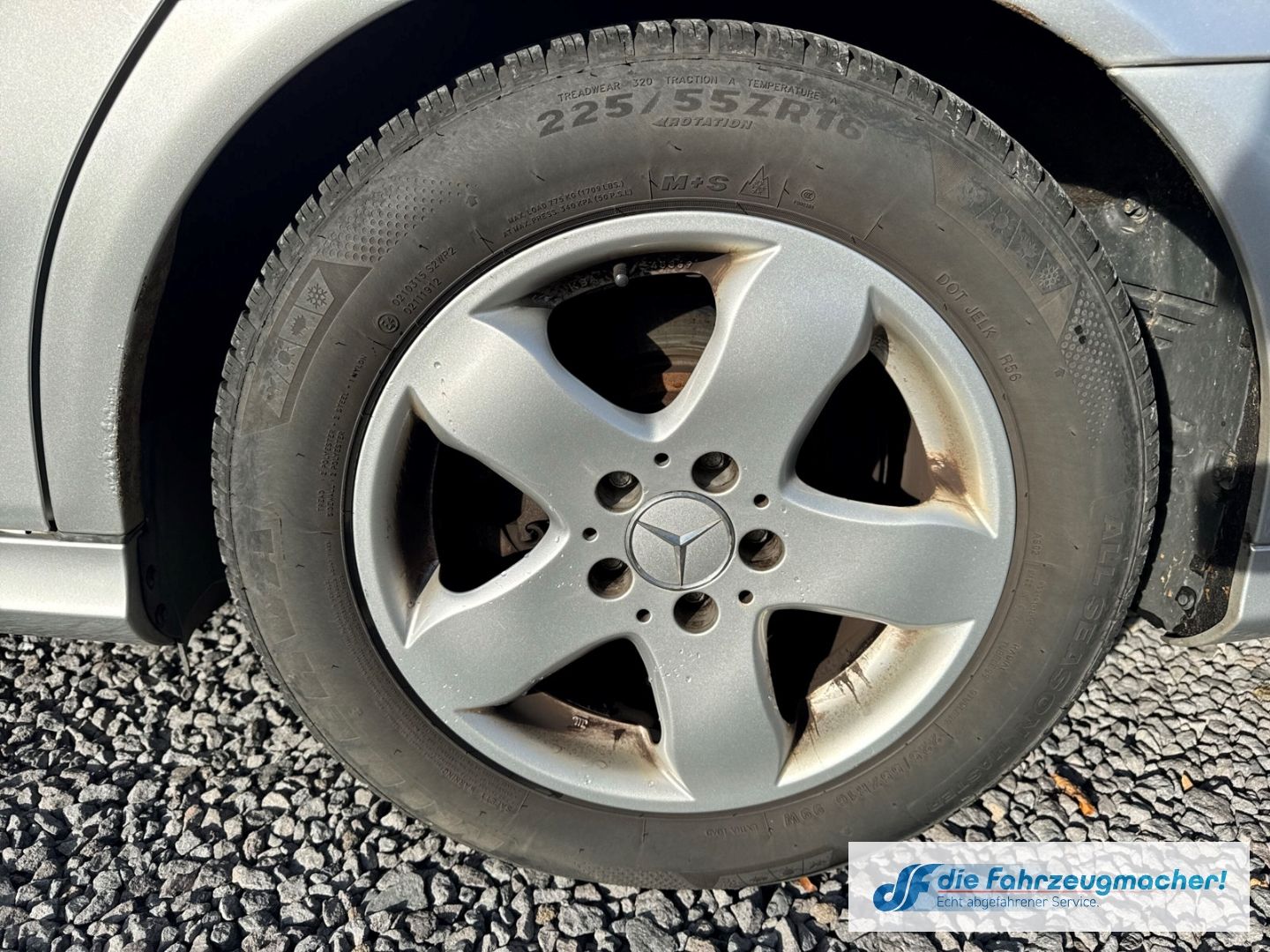 Fahrzeugabbildung Mercedes-Benz E 240 Navi Bi-Xenon Klimaautom e-Sitze *EXPORT