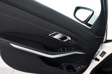 BMW 330d Touring M Sport HUD ACC RFK AdaptivLED 18"