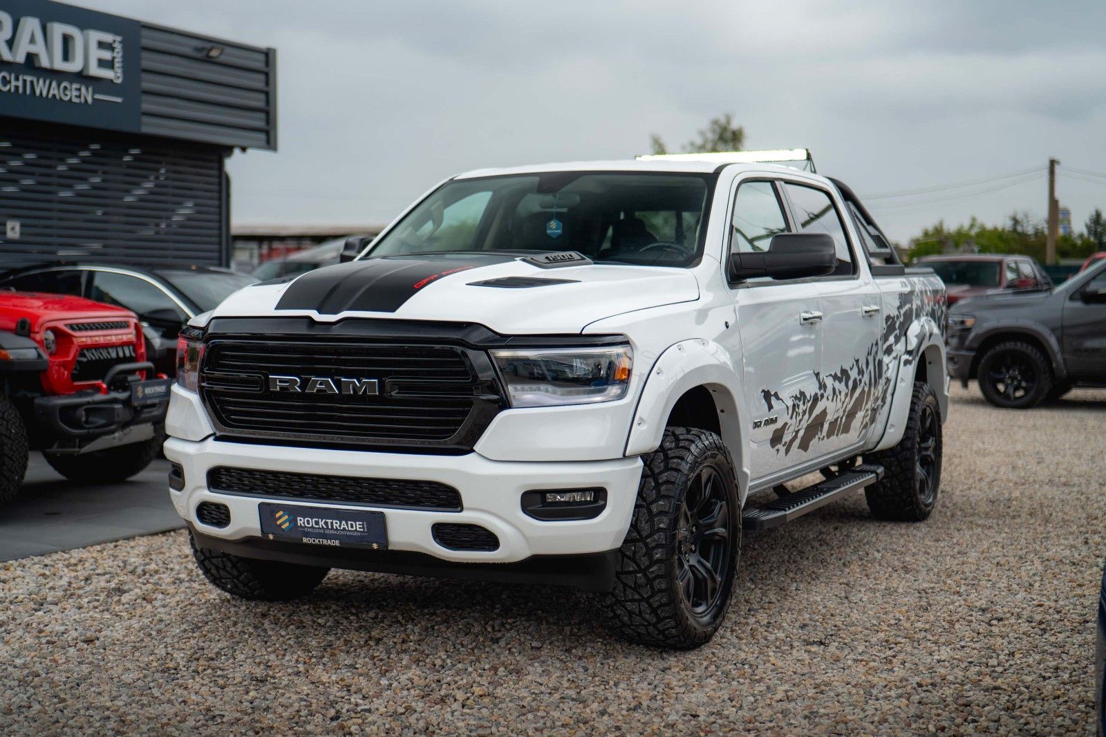 Fahrzeugabbildung Dodge RAM 5.7 V8 HEMI 4x4 OFFROAD Night-Paket *LED*