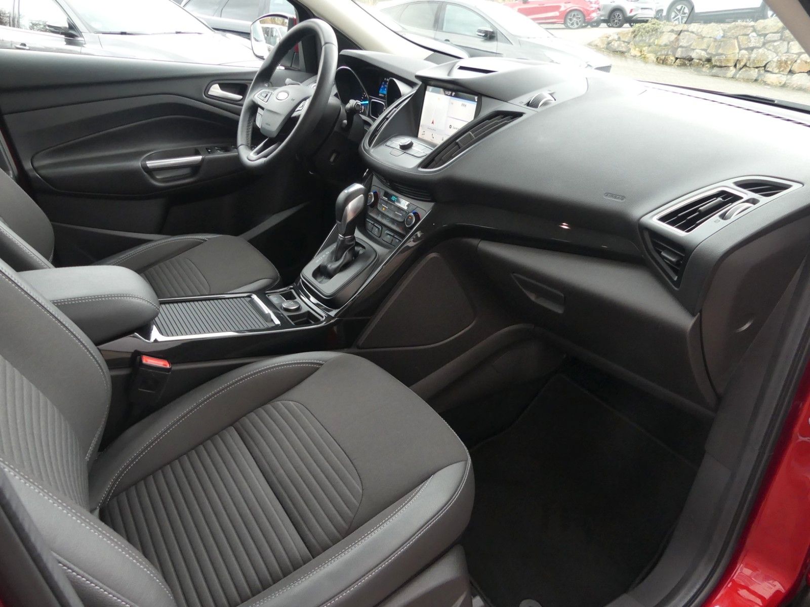 Fahrzeugabbildung Ford Kuga Titanium*Kamera*8-fach bereift