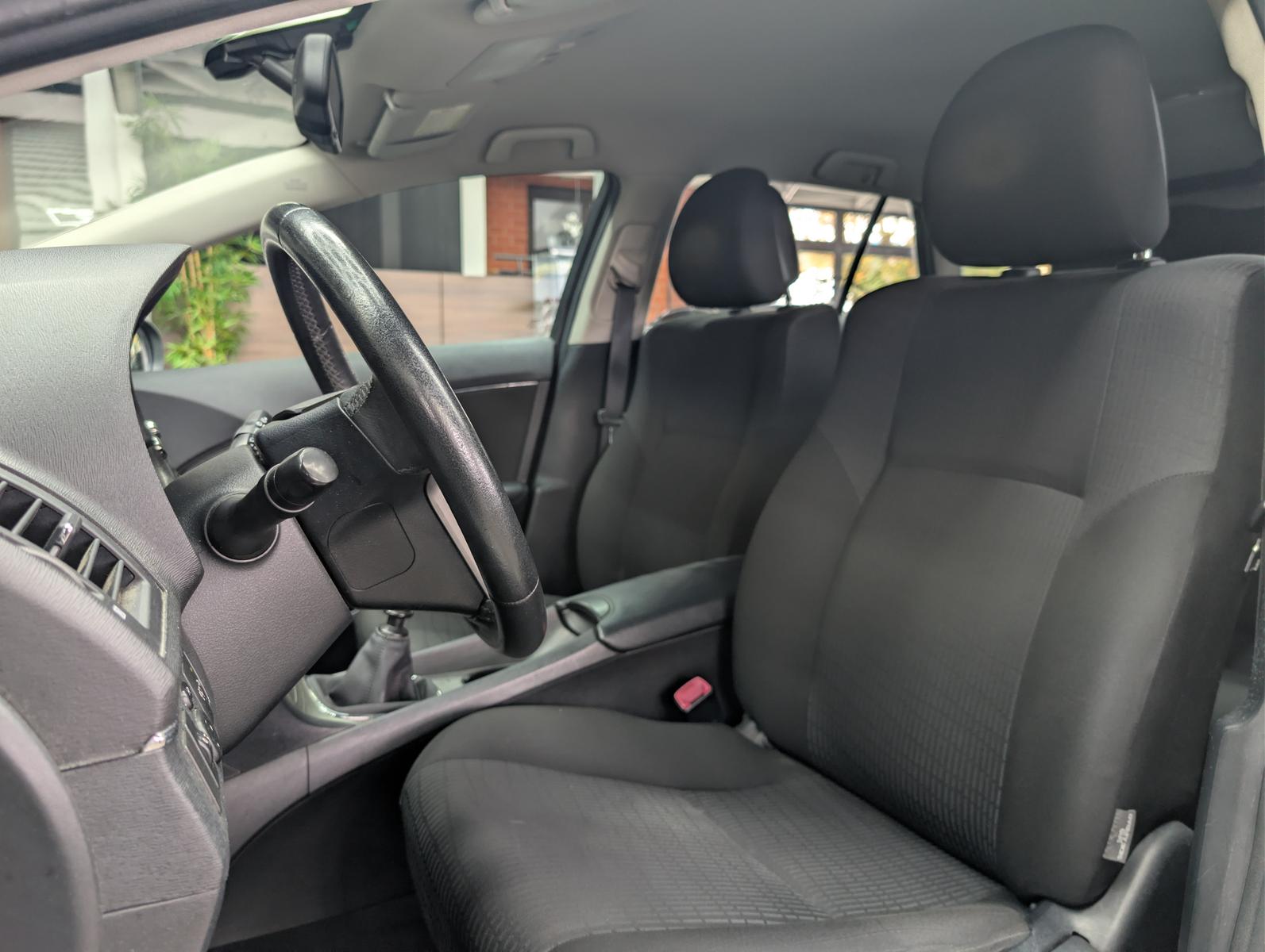 Toyota Avensis 2010 — photo 12