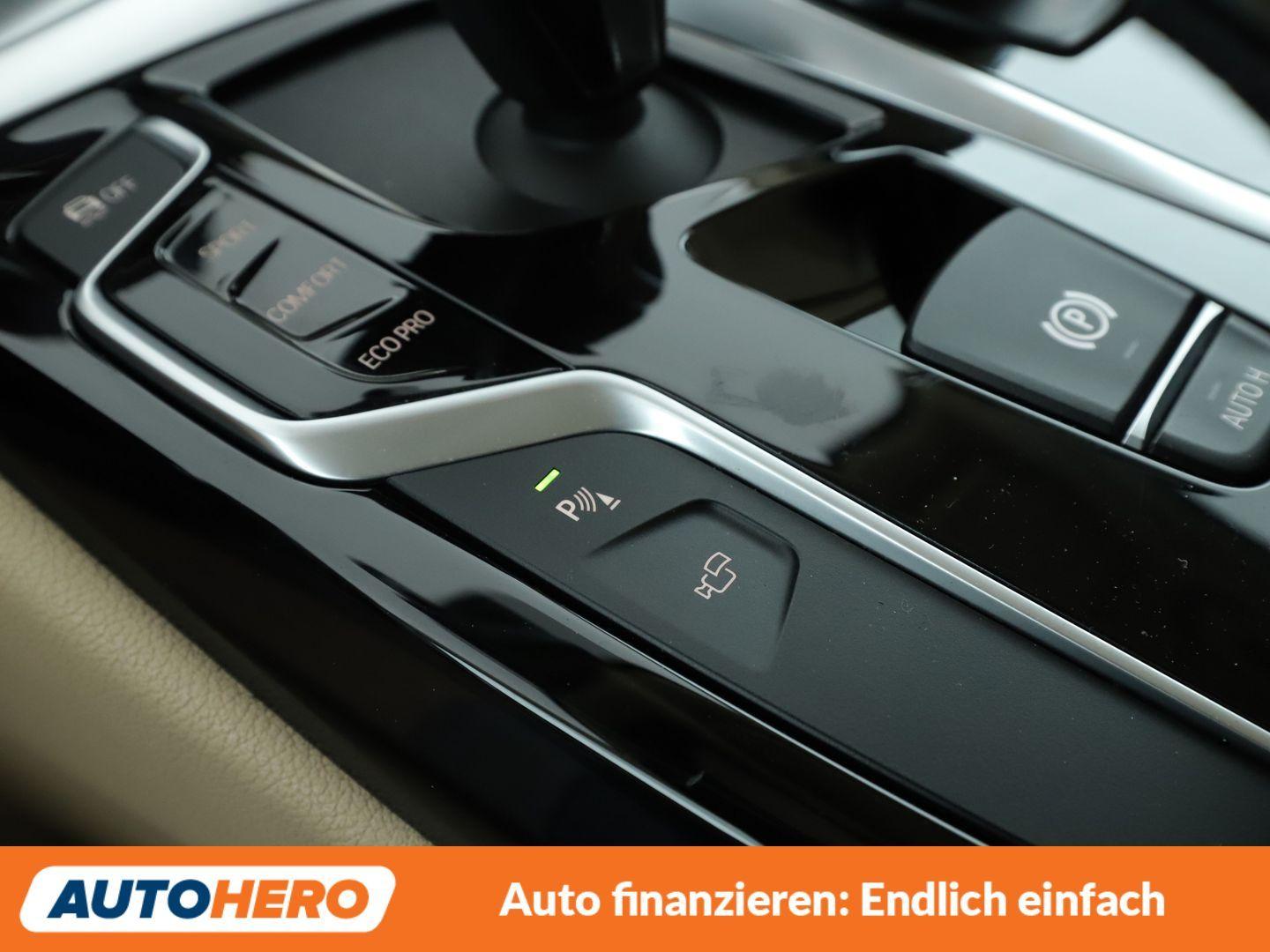 BMW 5er 520i Sport Line Aut.*NAVI*HUD*LED*