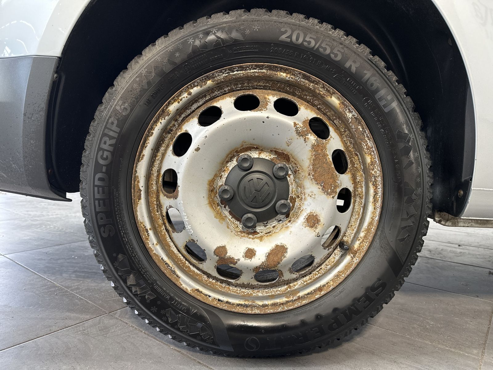 Fahrzeugabbildung Volkswagen Caddy 2.0 TDI Maxi 5-Sitzer NAV+AHK+BT+KLIMA+1HD