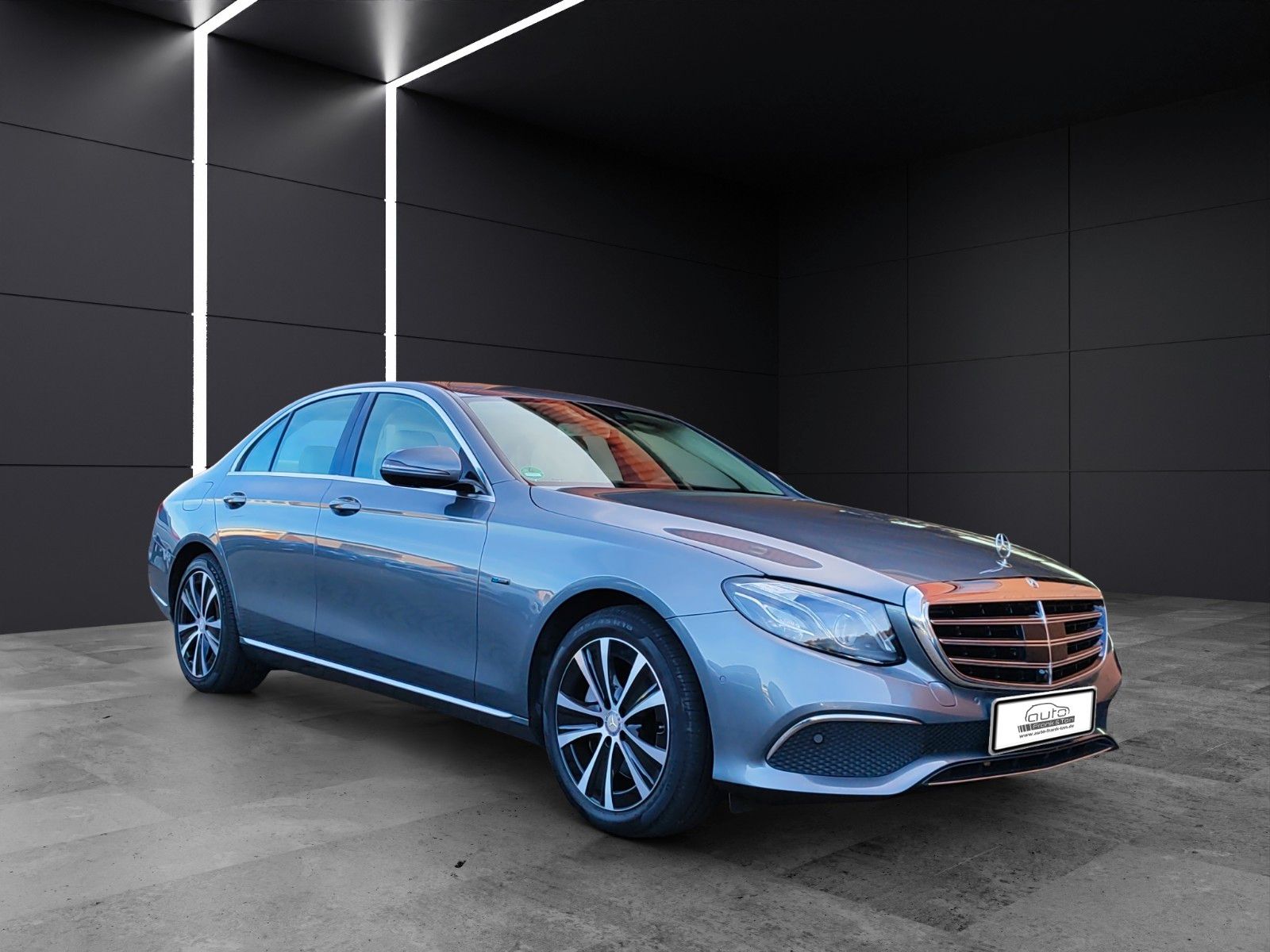 Fahrzeugabbildung Mercedes-Benz E 300 e*Navi*360°Cam*SitzHZ*Ambiente*Head-up*