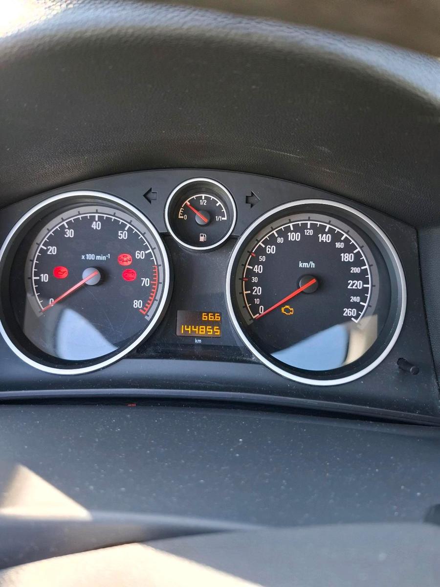 Opel Astra 2011 — photo 13