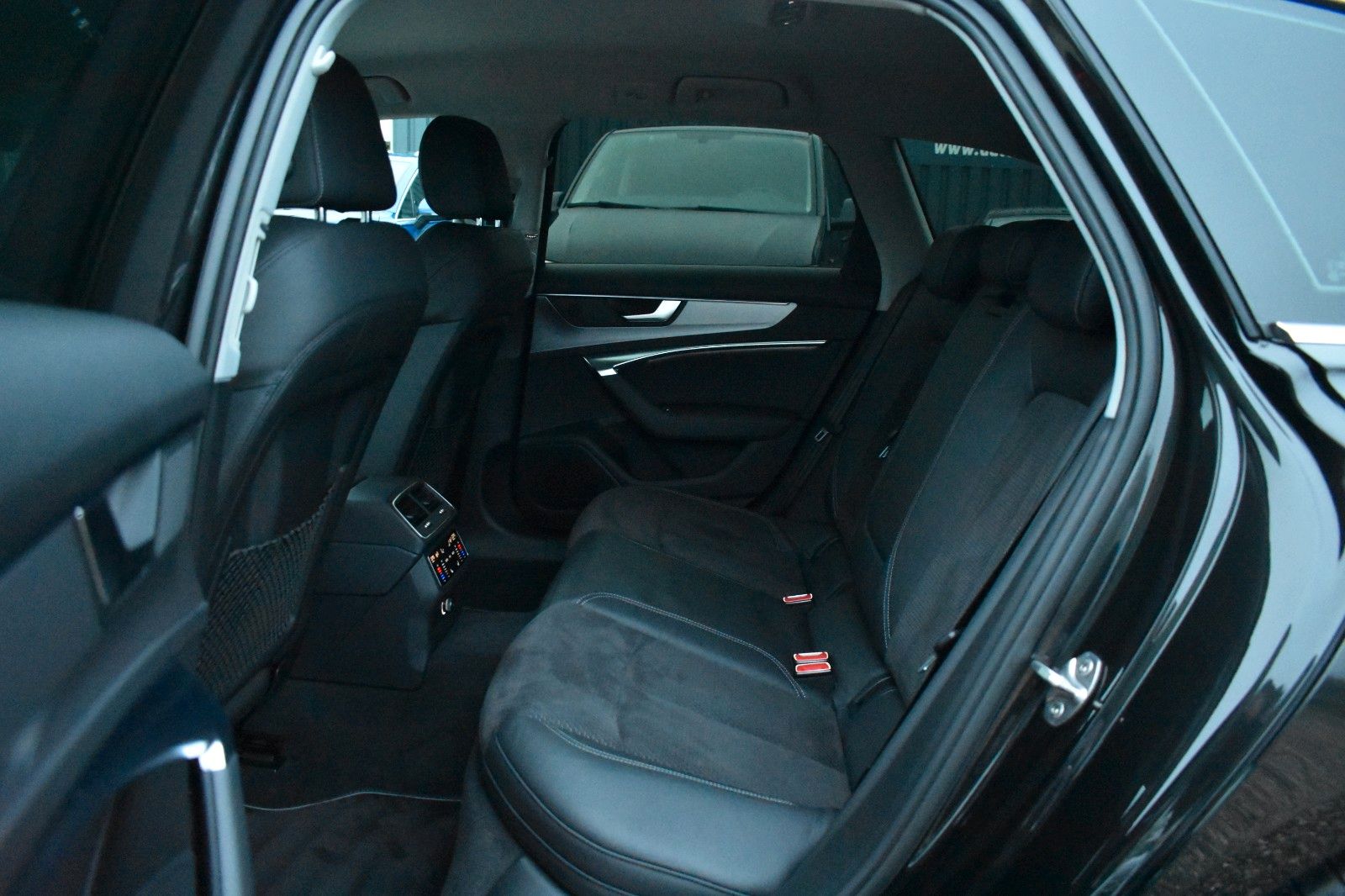 Fahrzeugabbildung Audi S6 Avant 3.0 TDI quattro Matrix-LED HUD