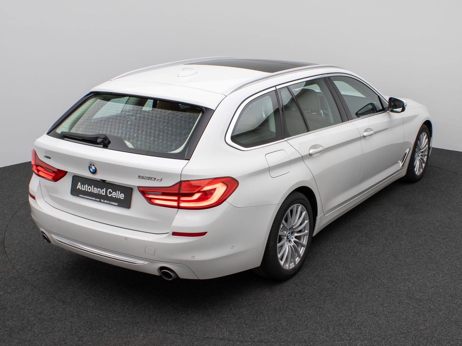 Fahrzeugabbildung BMW 530d xD Luxury Line Panorama Kamera HUD DAB HiFi