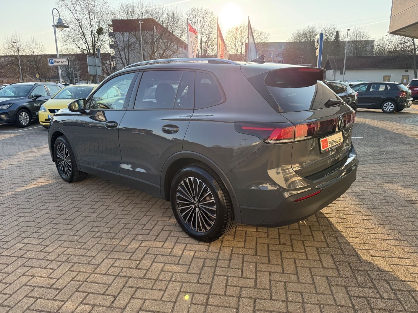 Fahrzeugabbildung Volkswagen Tiguan 1.5 eTSI 110 kW Life Navi Digitales Cockp