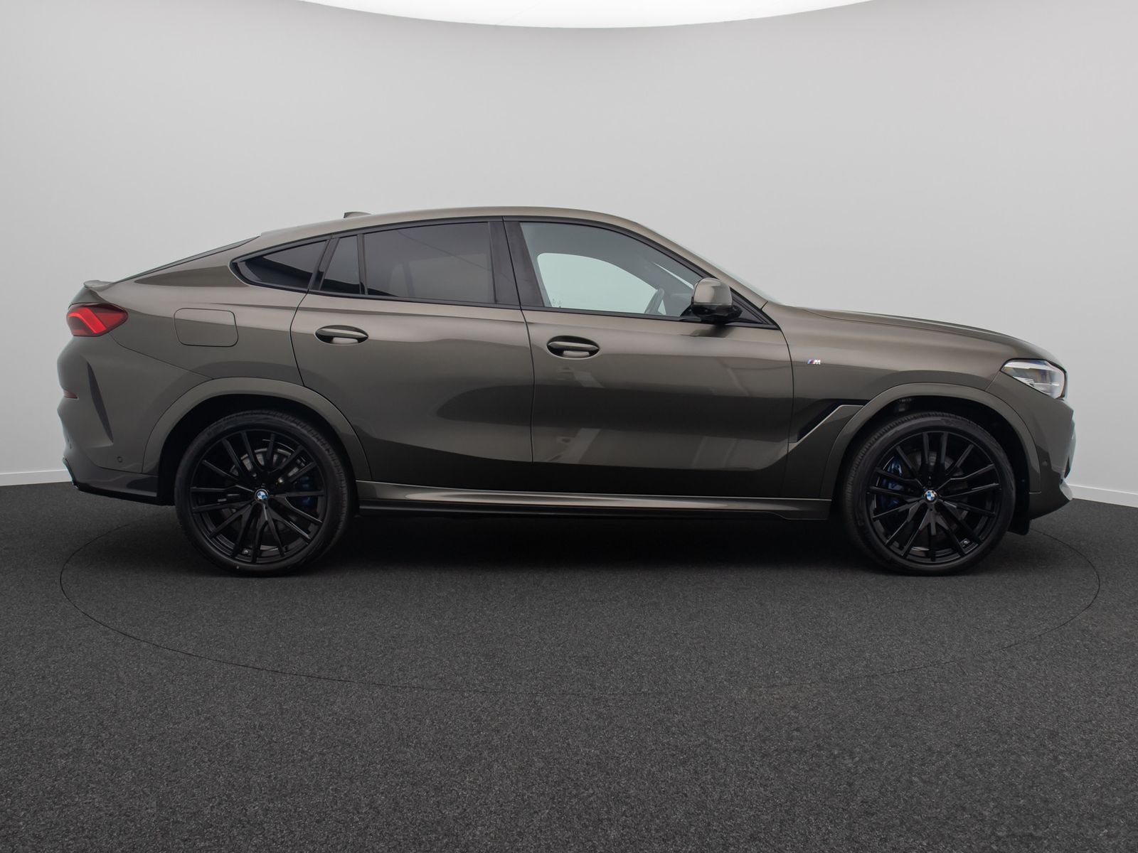 Fahrzeugabbildung BMW X6 xD40d M Sport 360° HUD H/K 22Zoll Individual