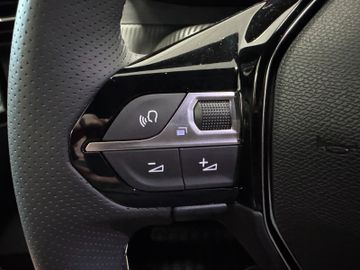 Fahrzeugbestand 16 Peugeot 208 Hybrid 145 GT e-Sitz+Alcantara+360 Grad