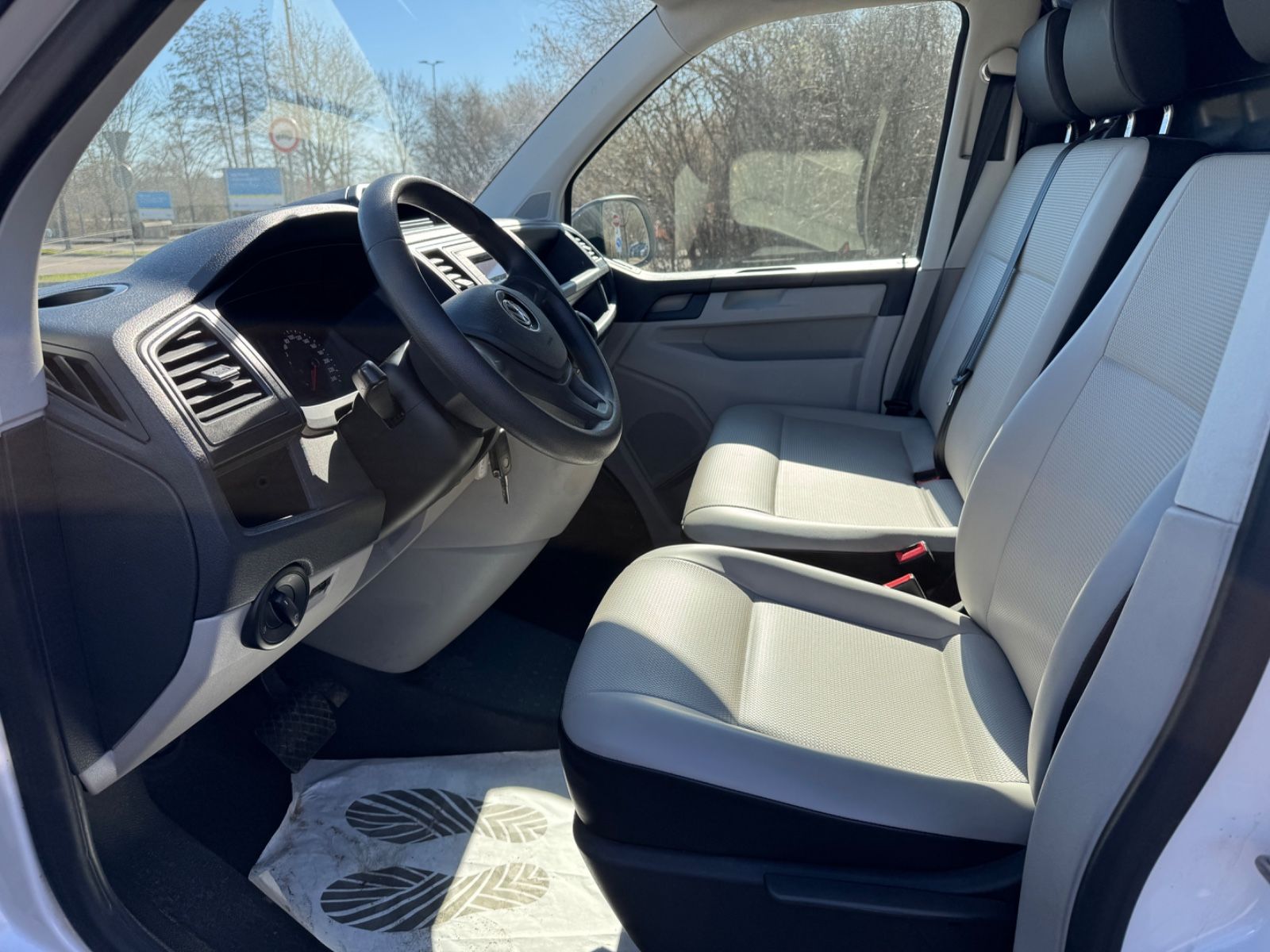 Fahrzeugabbildung Volkswagen T6 Transporter Kasten lang Klima2xSchiebetür