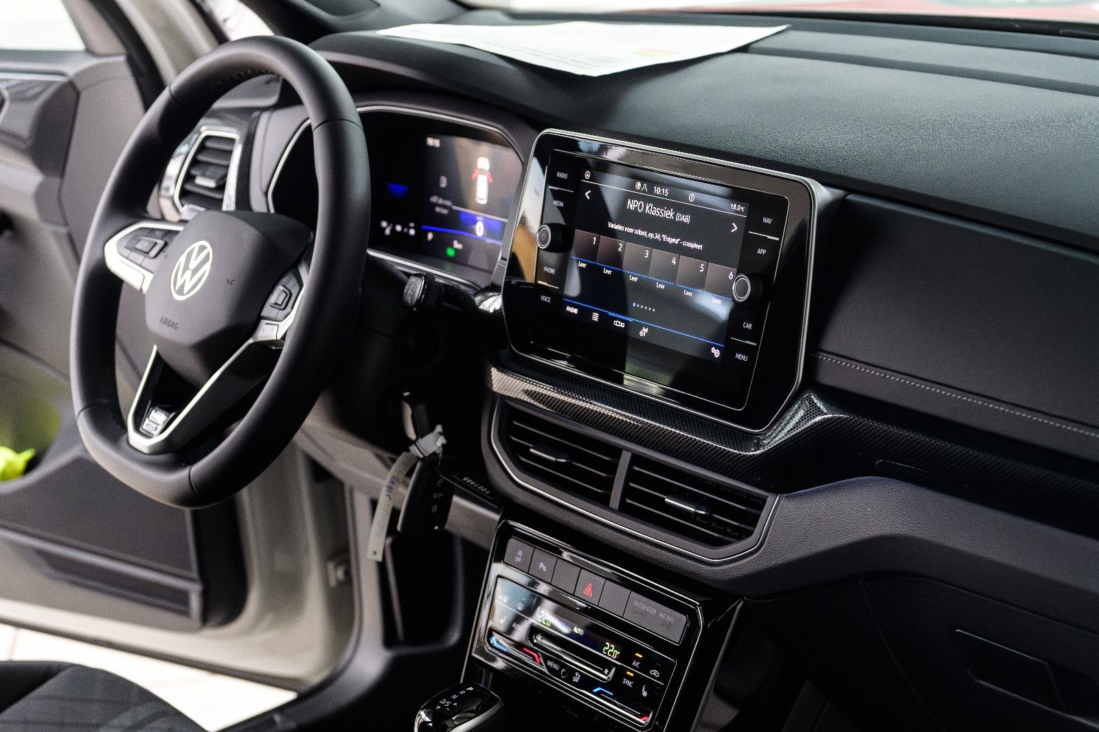 Fahrzeugabbildung Volkswagen T-Cross 1.0 TSI R-Line+DSG+Kamera+AHK+GJ-Reifen