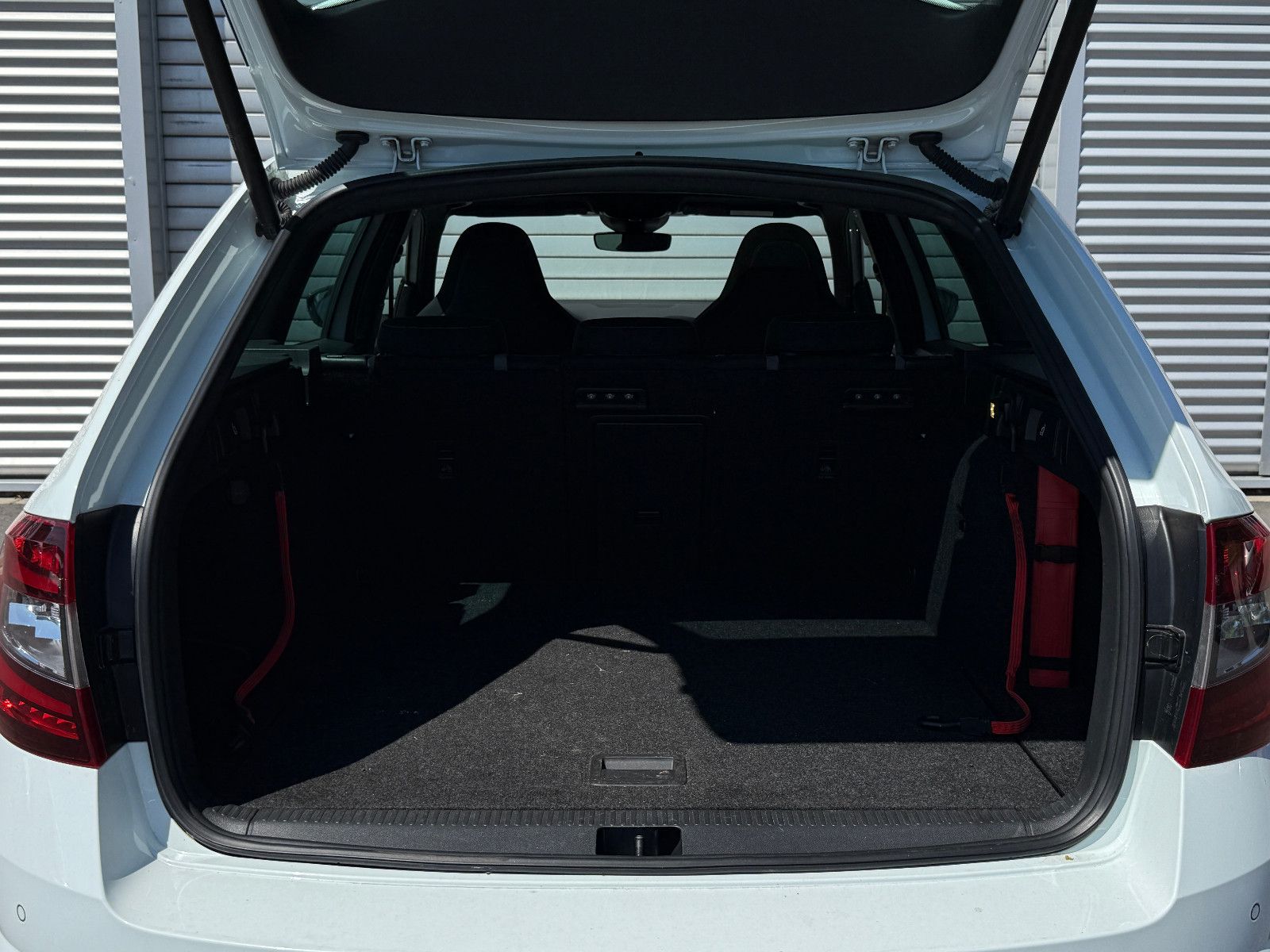 Skoda Octavia Combi RS DSG ACC LED Navi Pano Kam SHZ foto 8
