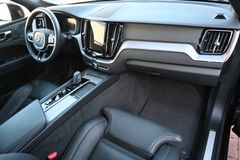 Fahrzeugabbildung Volvo XC60 B4 D AWD R-Design*STDHZG*360°*H&K*