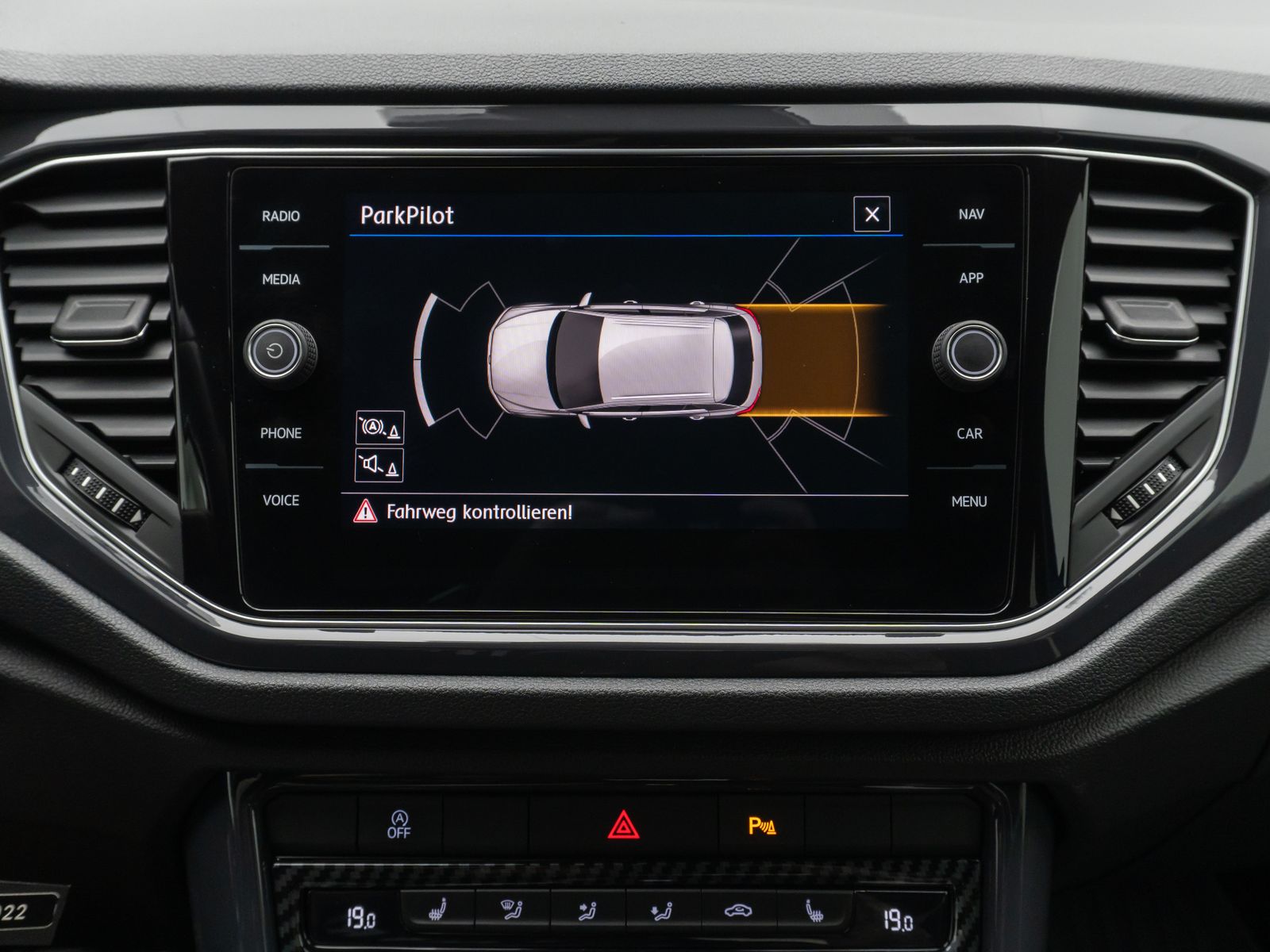 Fahrzeugabbildung Volkswagen T-Roc Sport 4Motion ACC Navi PDC AppleCar HiFi A