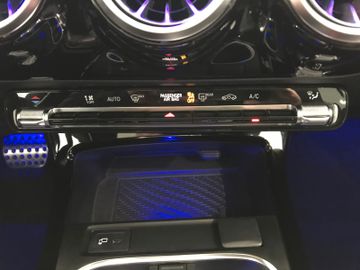 Mercedes-Benz CLA 220SB AMG-LINE DSG KAM LED NAV PANO SHZ TEMP