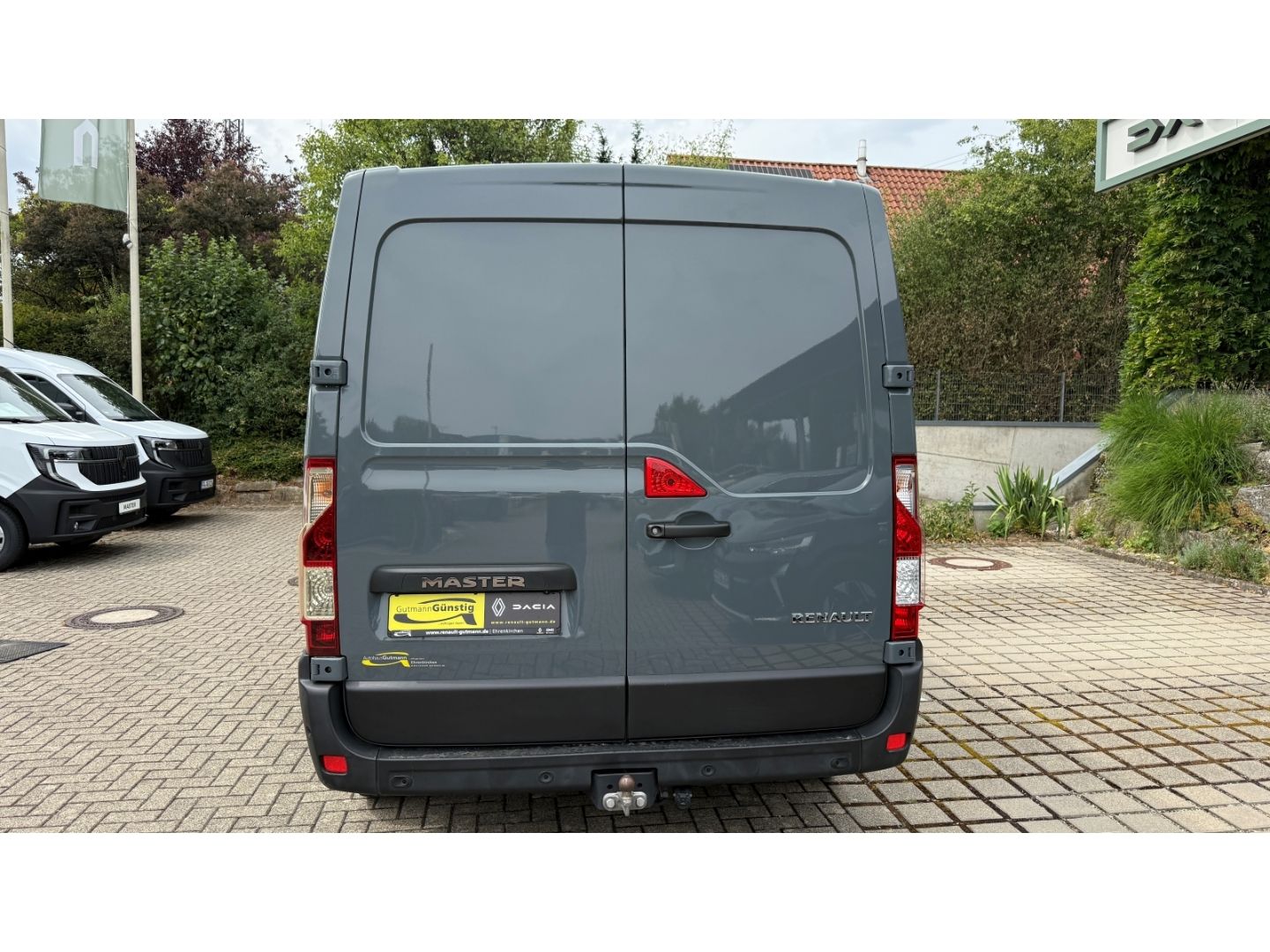 Fahrzeugabbildung Renault Master III Kasten L1H1 Ka 2,8t AHK Totwinkelassi